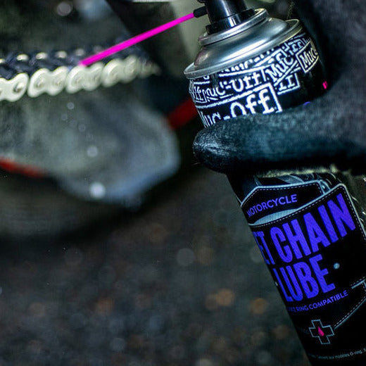 Muc-Off Wet Weather Motorcycle Chain Lube - 400ml  - FREE UK Shipping, FREE 365 Day Returns | Moto Central