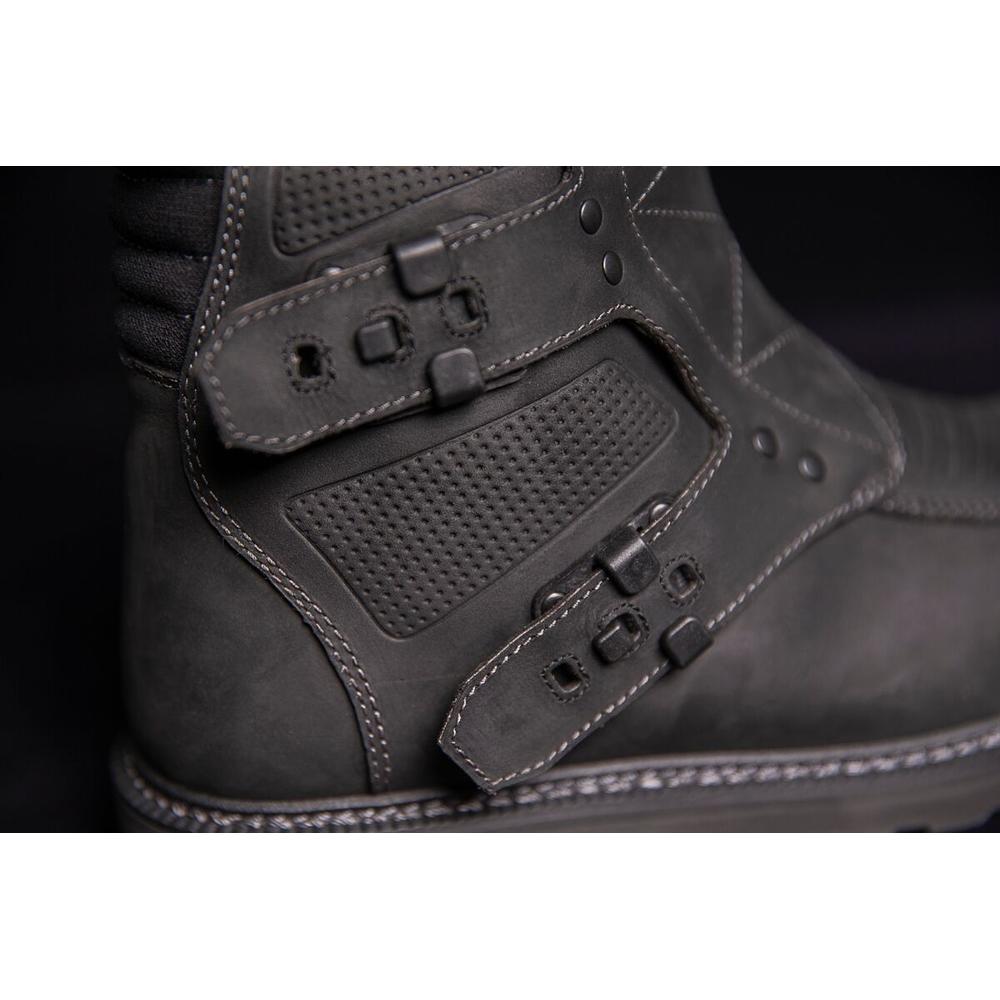 Icon Elsinore 2 CE Boots Black - FREE UK Shipping, FREE 365 Day Returns | Moto Central