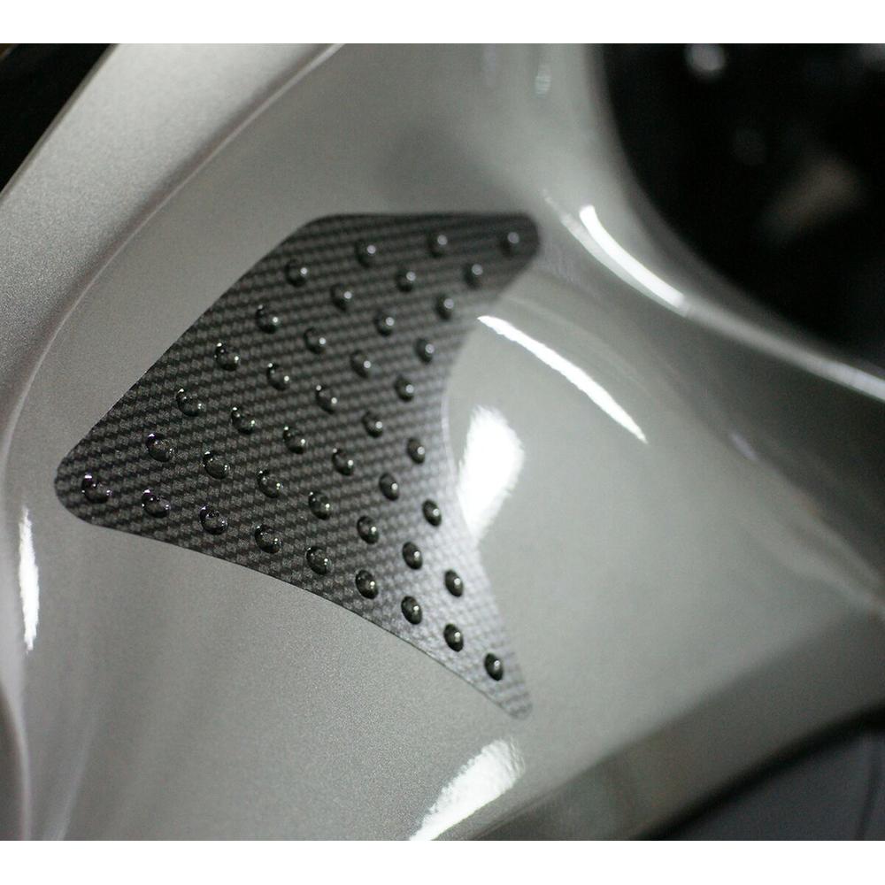 One Design Soft Tank Bumbs Kit 2 Labels Carbon Fiber - FREE UK Shipping, FREE 365 Day Returns | Moto Central