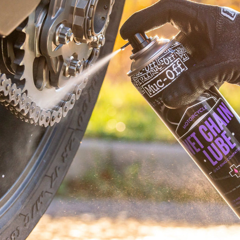 Muc-Off Wet Weather Motorcycle Chain Lube - 400ml  - FREE UK Shipping, FREE 365 Day Returns | Moto Central