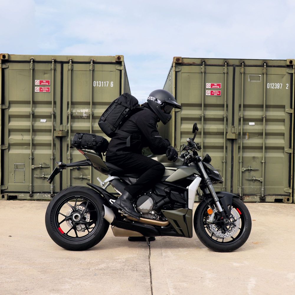 Oxford Atlas T-10 Advanced Tour Pack Charcoal / Black - 10 Liter  - FREE UK Shipping, FREE 365 Day Returns | Moto Central