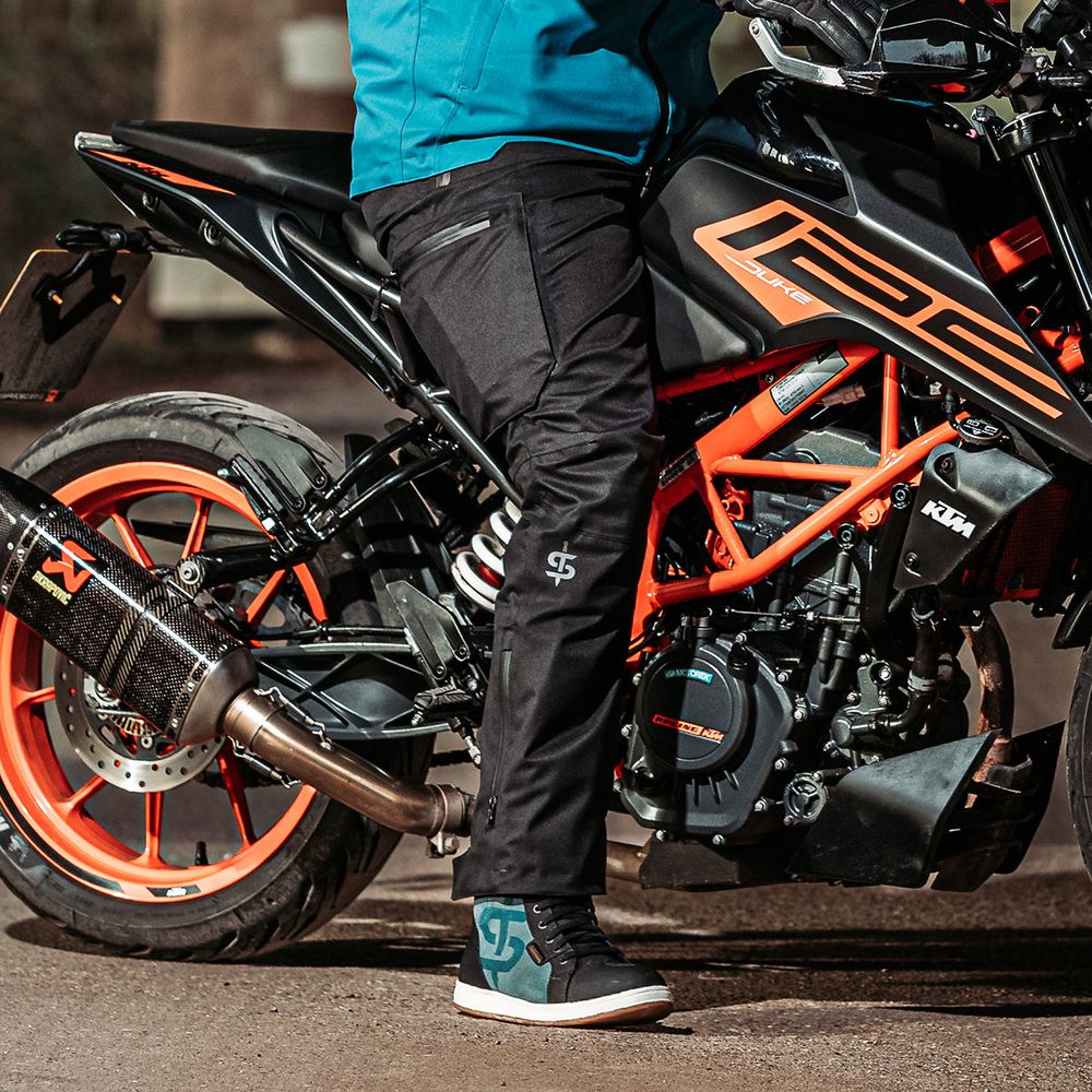 Spada Duel Cargo CE Textile Trouser Black - FREE UK Shipping, FREE 365 Day Returns | Moto Central