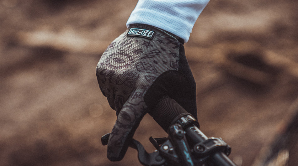 Muc-Off Lightweight Mesh Rider Gloves Green  - FREE UK Shipping, FREE 365 Day Returns | Moto Central