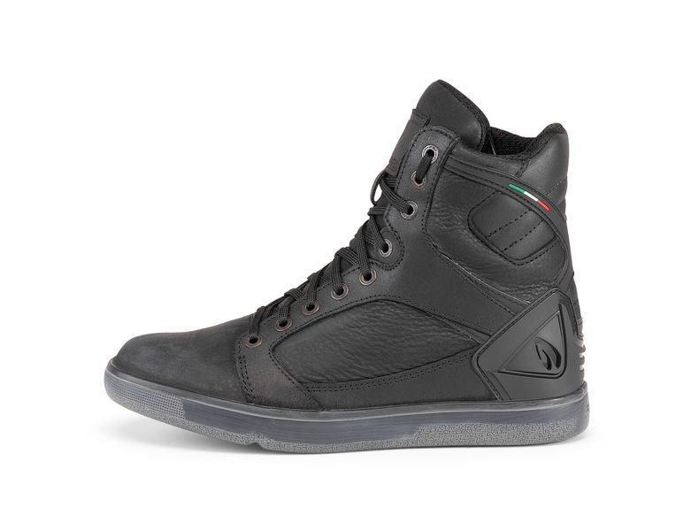 Forma Hyper Dry Short Boots Black - FREE UK Shipping, FREE 365 Day Returns | Moto Central