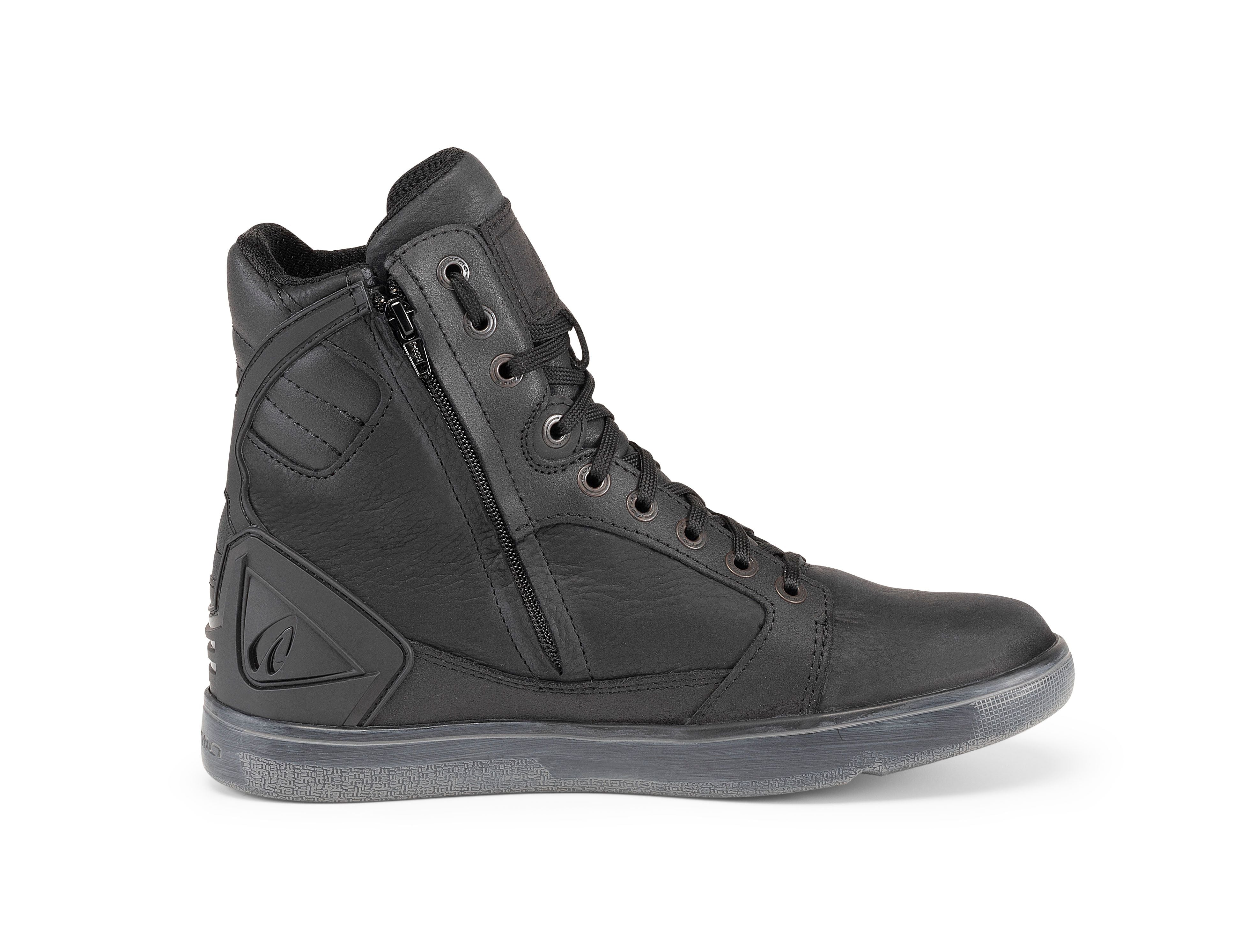 Forma Hyper Dry Short Boots Black - FREE UK Shipping, FREE 365 Day Returns | Moto Central