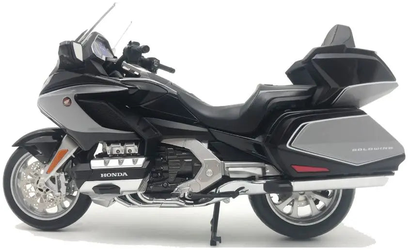 LCD Model Honda Goldwing Tour 2020 Heavy Grey Metallic - 1:12 Model - FREE UK Shipping, FREE 365 Day Returns | Moto Central