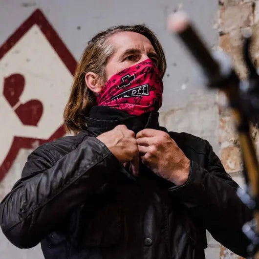 Muc-Off Winter Neck Gaiter Punk Pink  - FREE UK Shipping, FREE 365 Day Returns | Moto Central