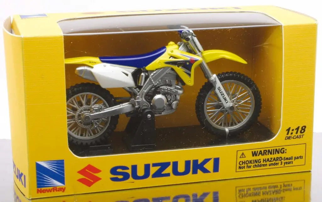 New-Ray Miniatuur Motor Suzuki Cross - FREE UK Shipping, FREE 365 Day Returns | Moto Central