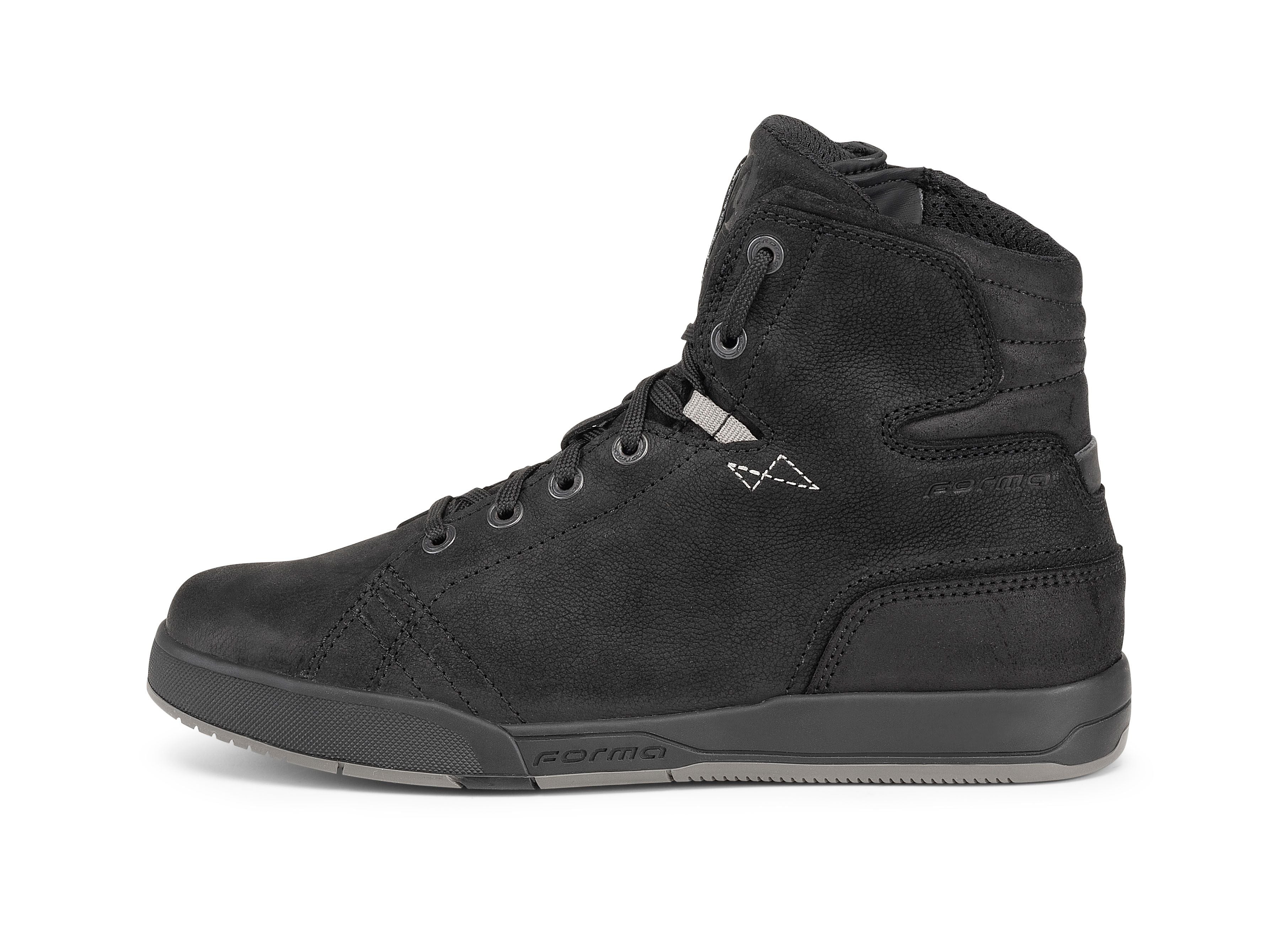 Forma Swift x Fit Dry Short Boots Black / Black - FREE UK Shipping, FREE 365 Day Returns | Moto Central