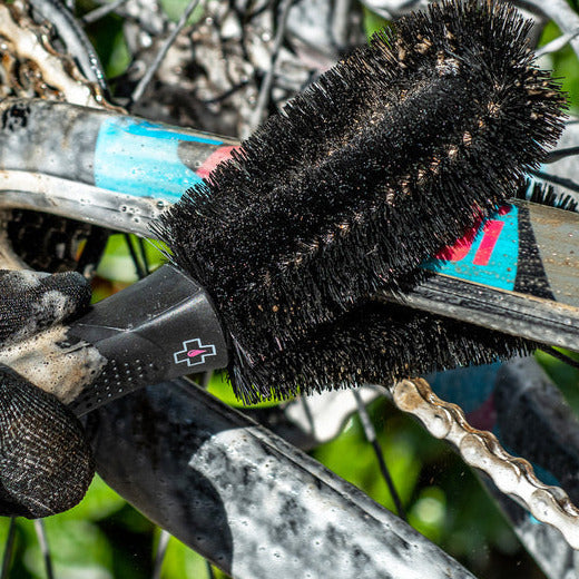 Muc-Off Two Prong Cleaning Brush Black - FREE UK Shipping, FREE 365 Day Returns | Moto Central