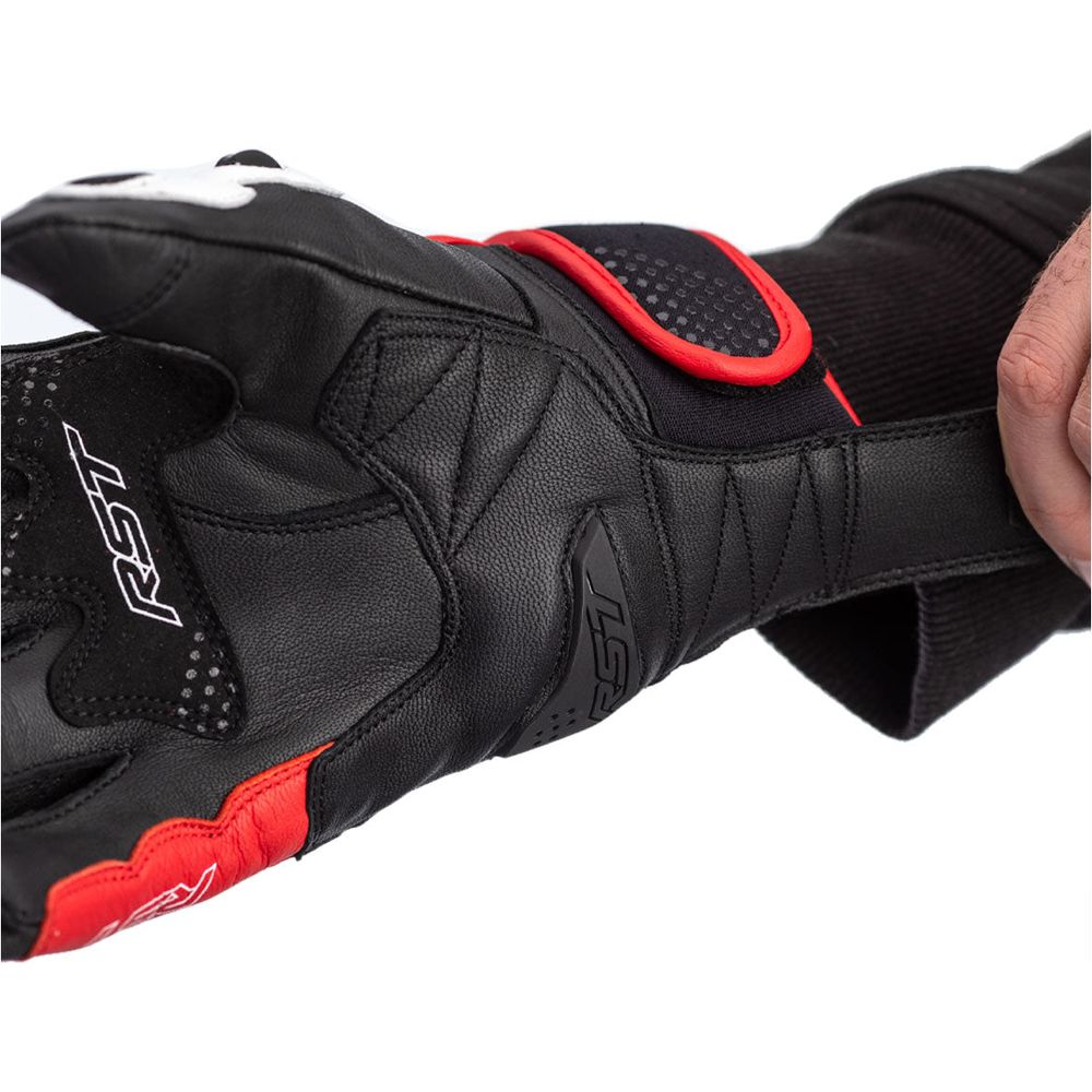 RST Freestyle 2 CE Gloves Black / Red / White - FREE UK Shipping, FREE 365 Day Returns | Moto Central