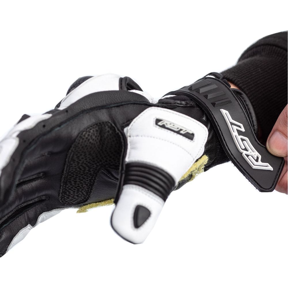 RST Tractech Evo 4 Short CE Gloves White / White / Black - FREE UK Shipping, FREE 365 Day Returns | Moto Central